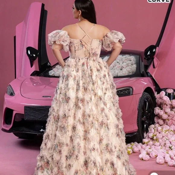 Elegant Floral Pink Dress - Picture 2 of 6